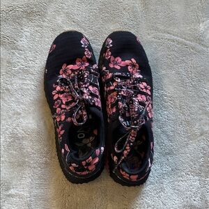 No Bull floral sneakers women’s size 8